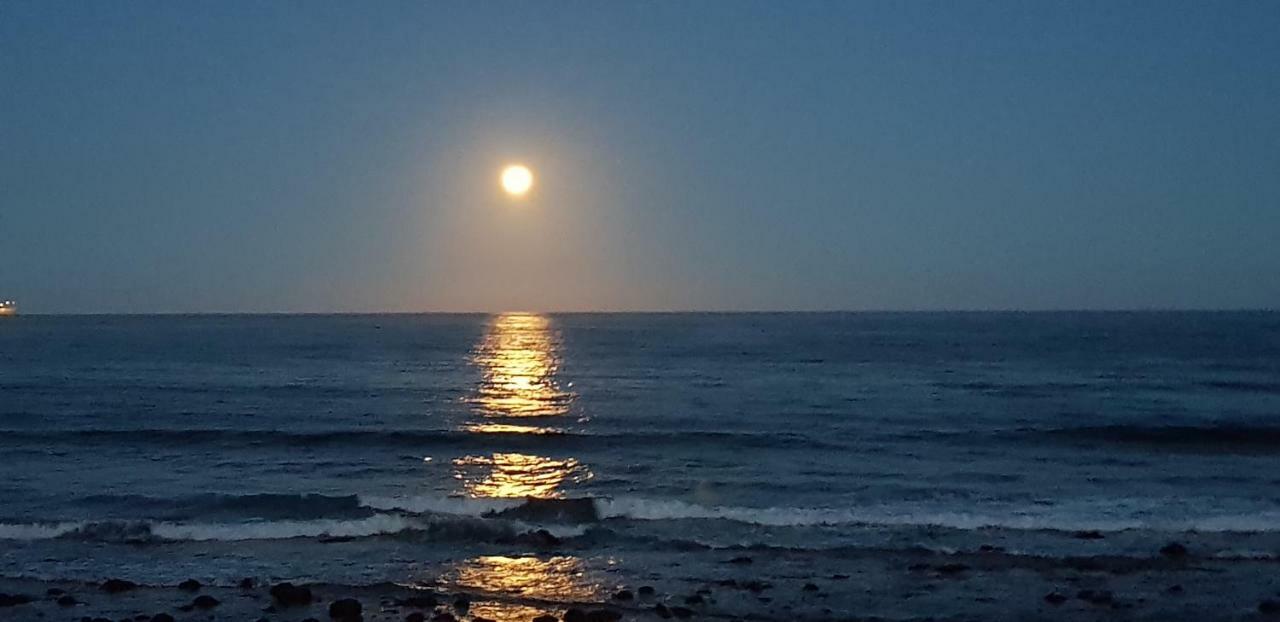 Bed And Breakfast By The Sea Pozo Izquierdo Esterno foto